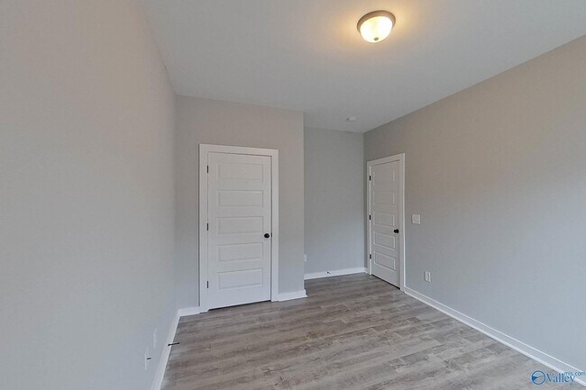 Building Photo - 520 White Oak Cir