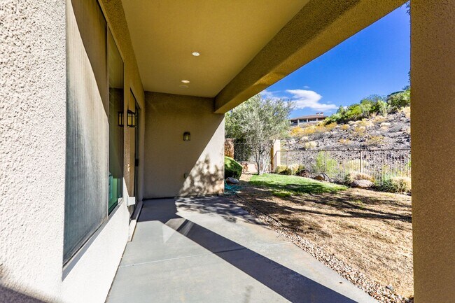 Building Photo - Anthem Country Club Beauty w/ Casita