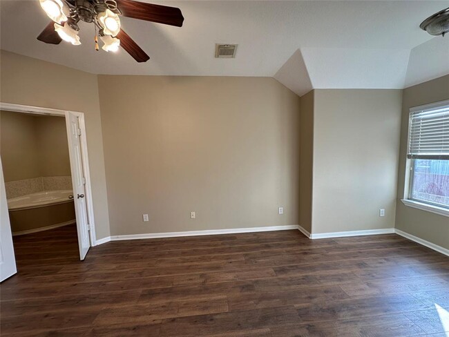 Building Photo - 2806 Silver Charm