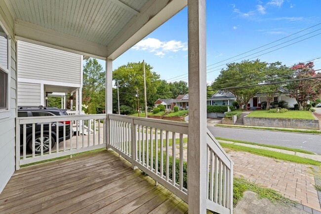 Building Photo - Modern 3 Bedroom home inside Downtown Raleigh, Fenced-in Backyard, Updated Kitchen, Pet Friendly!