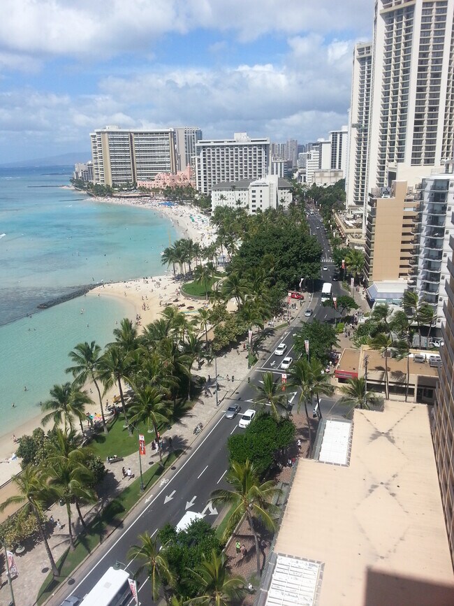 Building Photo - 2500 Kalakaua Ave