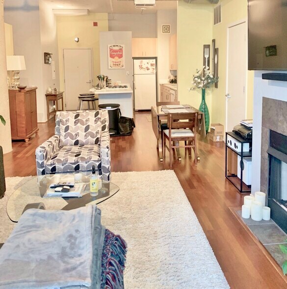 Building Photo - 130 S Canal St