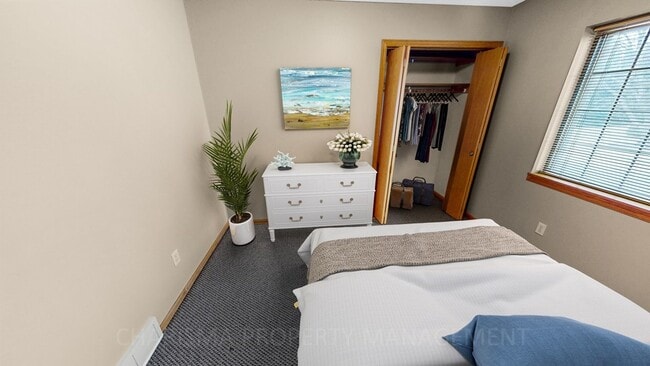 Building Photo - 3 BD, 2 BA, DOUBLE ATTACHED GARAGE, GREAT ...