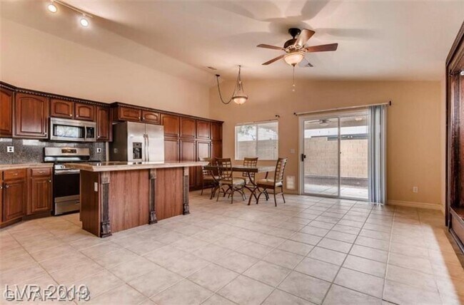 Building Photo - Renovated One Story NW Homes. Laminate Wood and Tile Flooring Throughout
