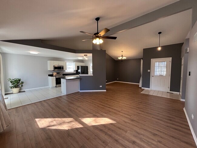 Building Photo - 1416 Finch Dr