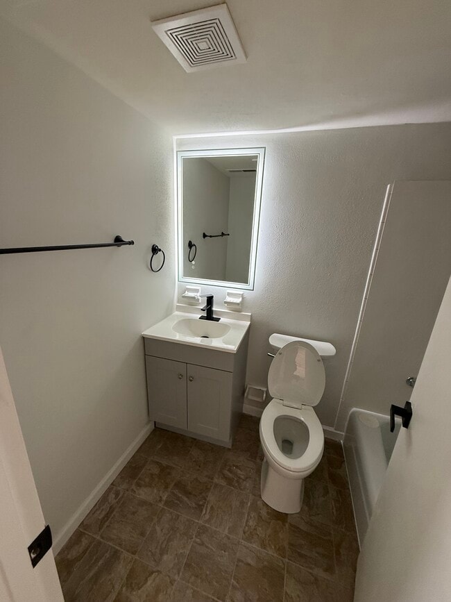 Building Photo - 2714 Center St