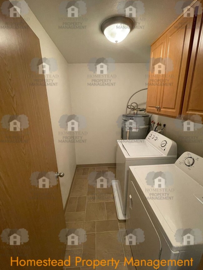 Building Photo - 659