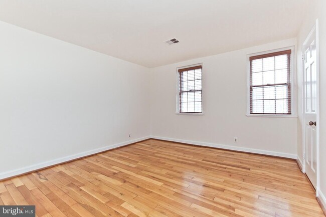 Building Photo - 2907 S Buchanan St