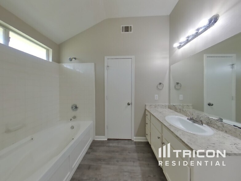 Building Photo - 8527 Rita Blanca Dr