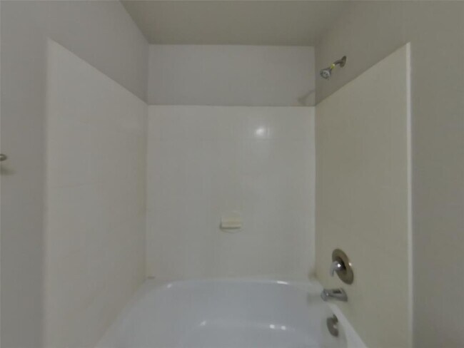 Building Photo - 1913 Colony Glen Ln