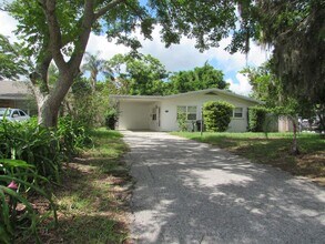 Building Photo - LOVELY 2 BEDROOM SINGLE FAMILY HOME IN CLE...