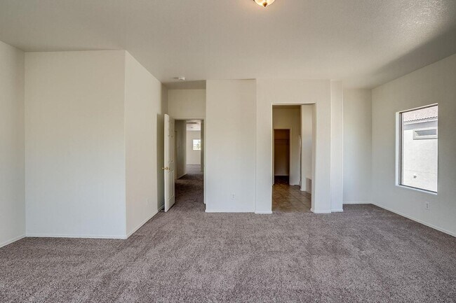 Building Photo - Charming 4 Bedroom 3 Bath 3 Car garage Hom...