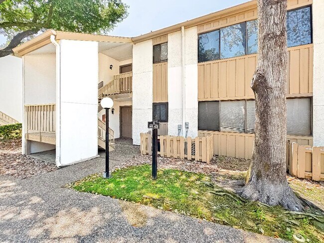 Building Photo - 12100 Melville Dr