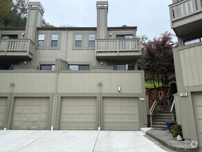 Building Photo - LARGE TWO BEDROOM TWO AND HALF BATH, QUAIL...