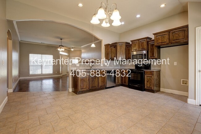 Building Photo - Spacious 4-Bedroom Home with Modern Upgrades & Prime Location