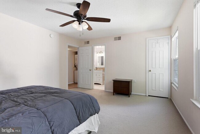 Building Photo - 7739 Inversham Dr