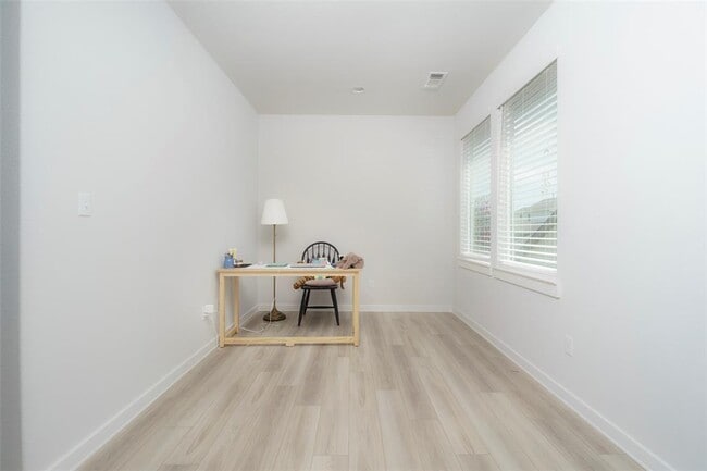 Building Photo - 2221 Nightjar Song Dr
