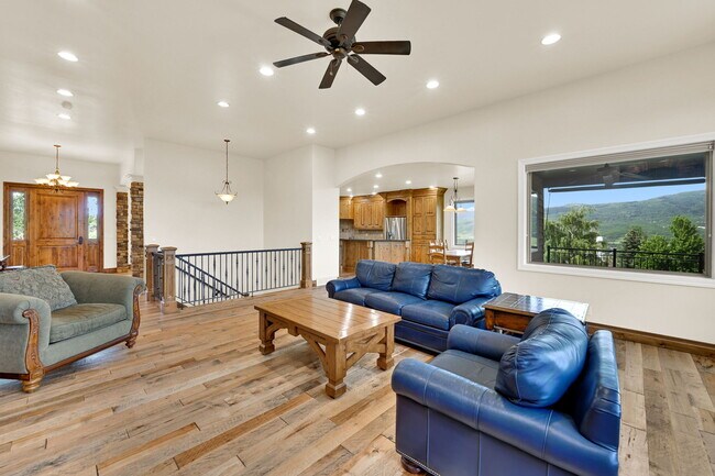 Building Photo - 3573 N Elkview Dr