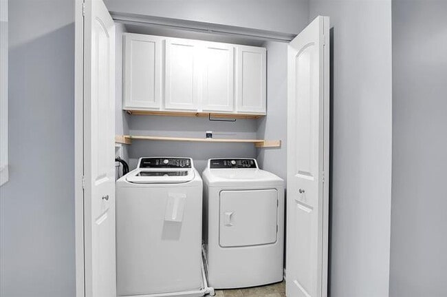 Building Photo - 912 Bradford Dr