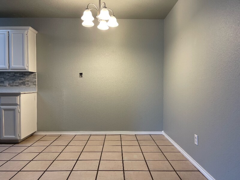 Building Photo - 502 N Sewell Dr