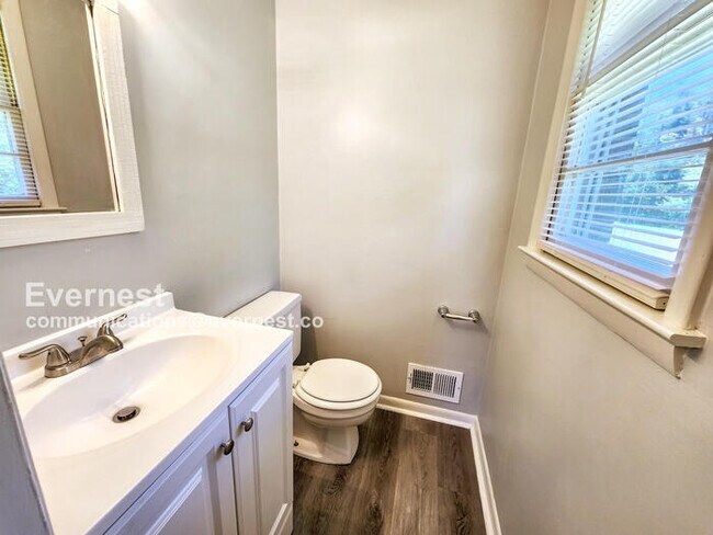 Building Photo - Lovely 3-Bedroom Home with Carport / Pet-F...