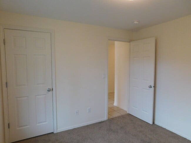 Building Photo - 3Bd/2Ba Single Story House - Available Soon!