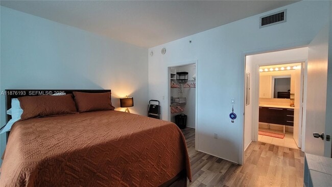 Building Photo - 1900 N Bayshore Dr