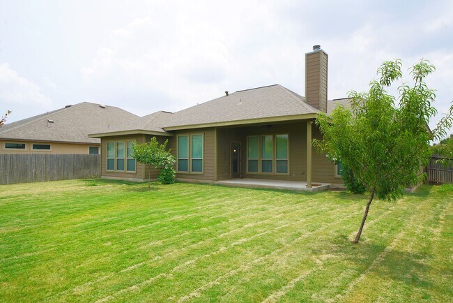 Building Photo - Beautiful Selma Living. Realtor Commission: $500