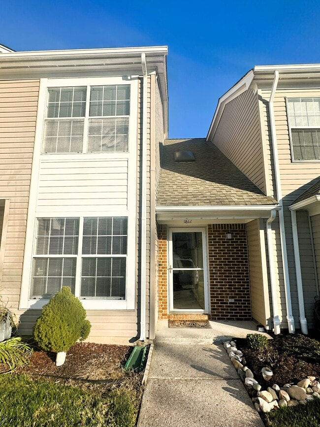 Building Photo - 1812 Abbotsbury Way
