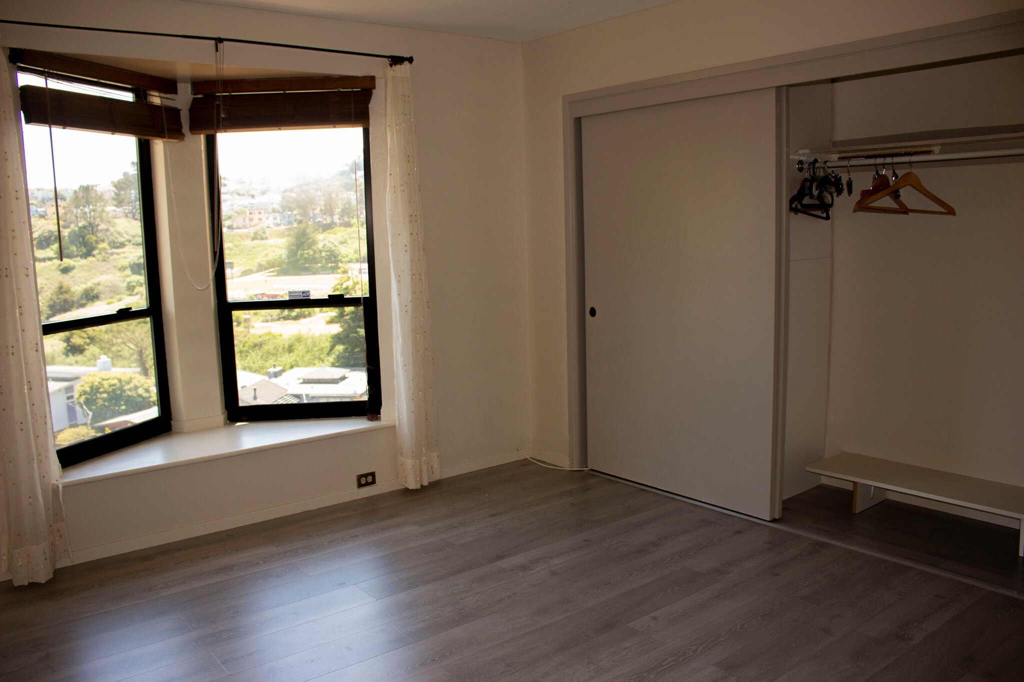Bedroom 2- Large bedroom w/ Big Closet - 49 Amethyst Way