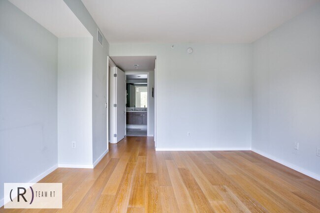 Building Photo - Oceanview Luxurious Chic Condo for High Quality Lifestyle