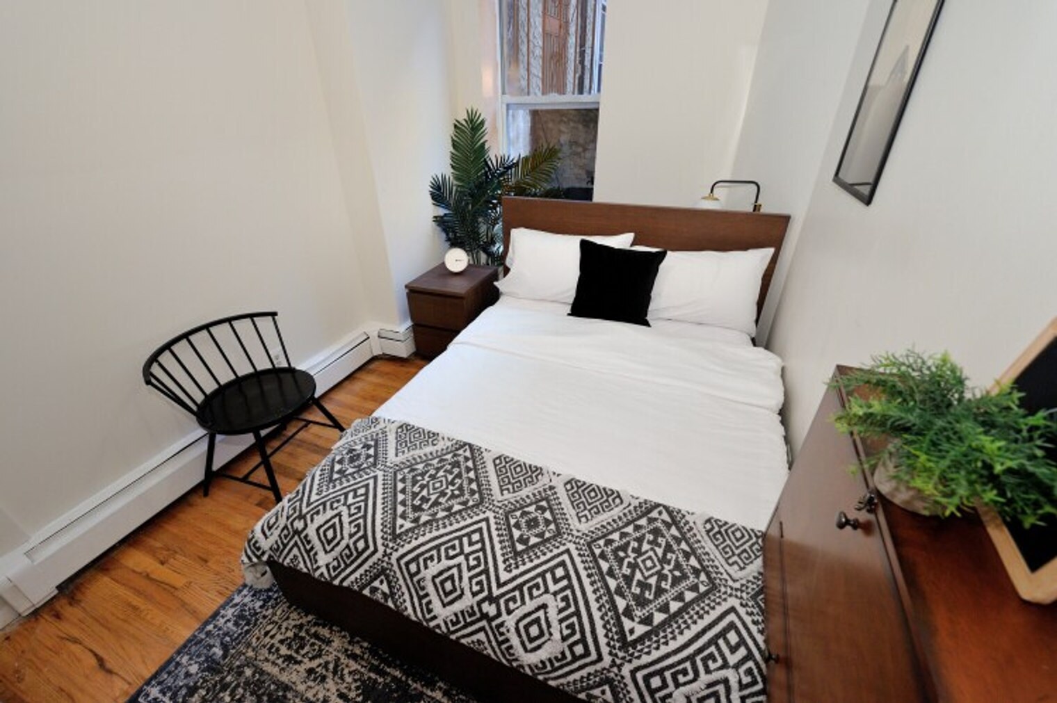 Building Photo - 338 W 36th St.