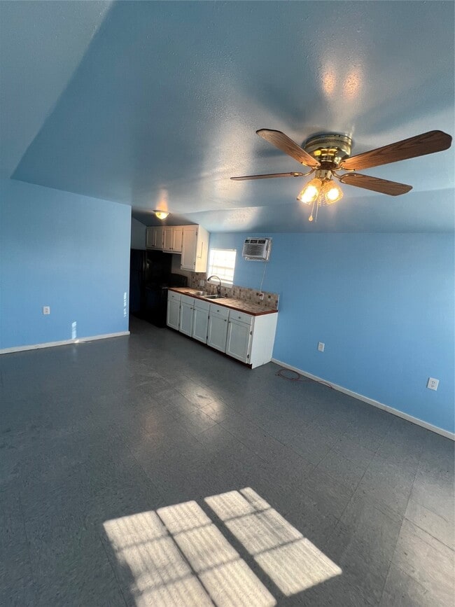 Building Photo - 323 17th St