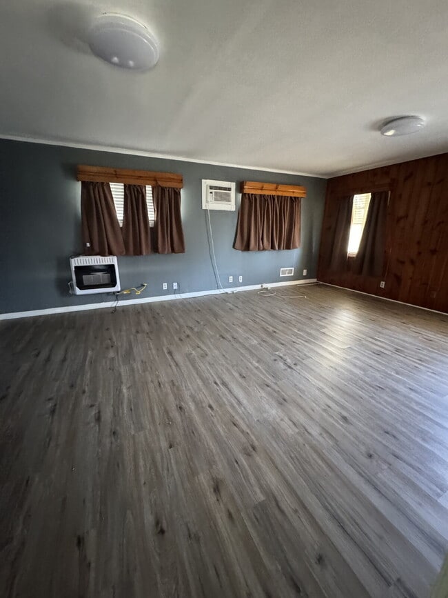 Building Photo - "Charming 3-Bedroom Retreat in Birmingham - Spacious 1920 Sq. Ft. Home on Red Lane Drive!"