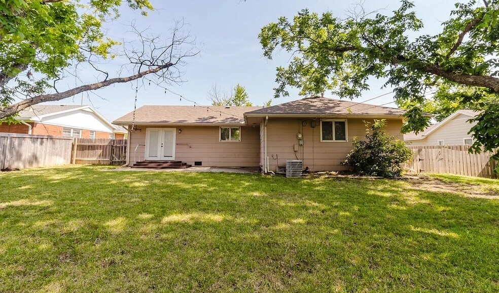 Building Photo - 6409 E Farmview St