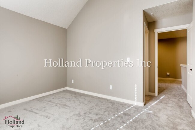 Building Photo - 7903 NE Rockne Way