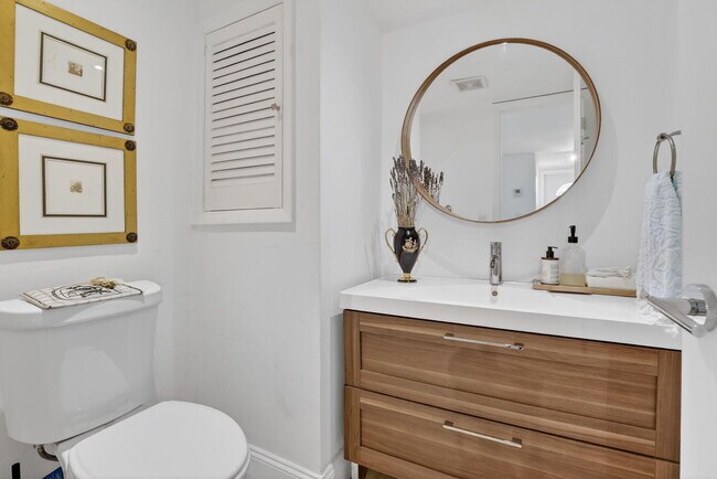 Building Photo - 9820 S Hollybrook Lake Dr