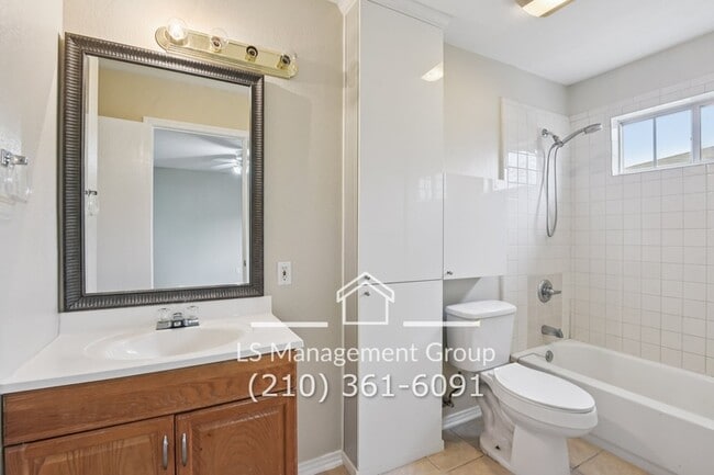 Building Photo - 7636 Oak Chase