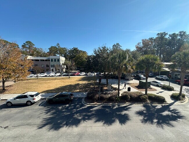 Building Photo - Two Bedroom Condo in the Heart of the Bluffton Promenade!