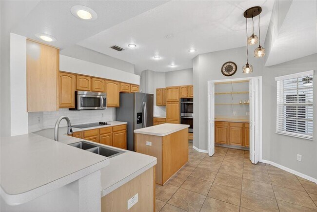 Building Photo - 11304 Balm Riverview Rd