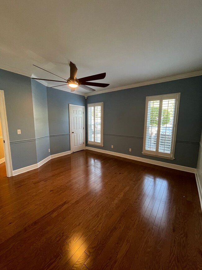 Building Photo - Gorgeous Townhome on the Tennessee River