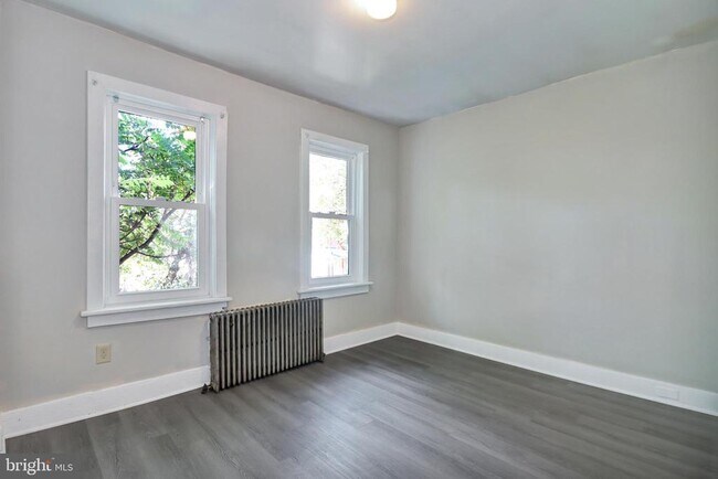 Building Photo - 24 Trent Ave