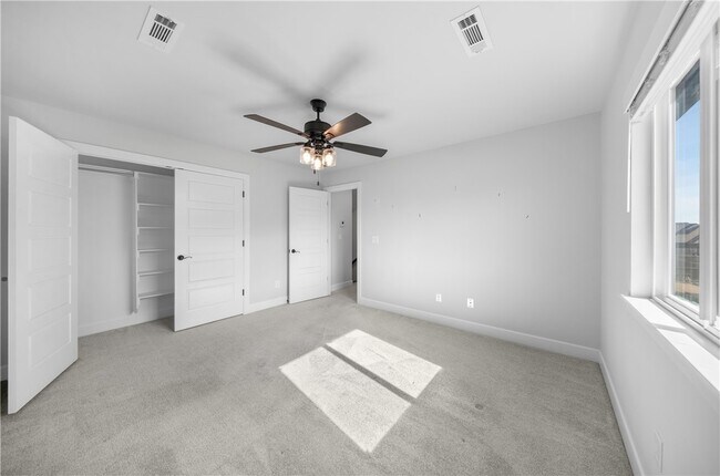 Building Photo - 1140 Hope St