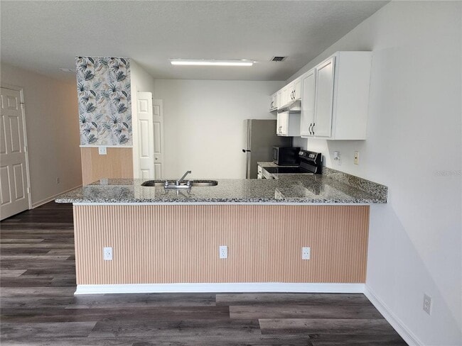 Building Photo - 701 Cresting Oak Cir