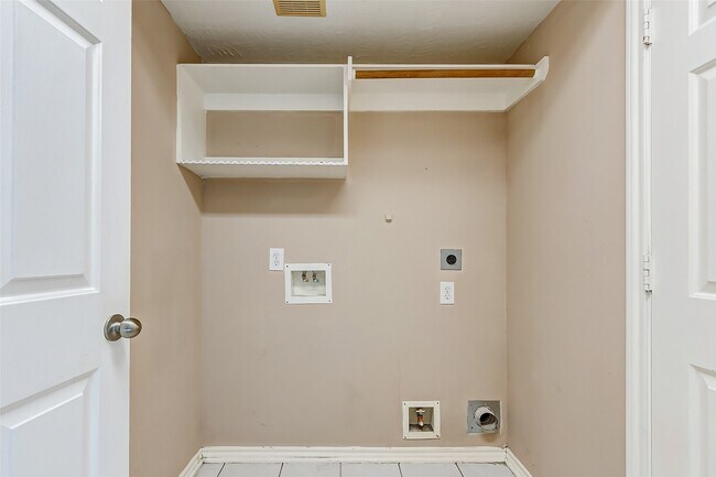 Building Photo - 7027 Atasca Creek Dr
