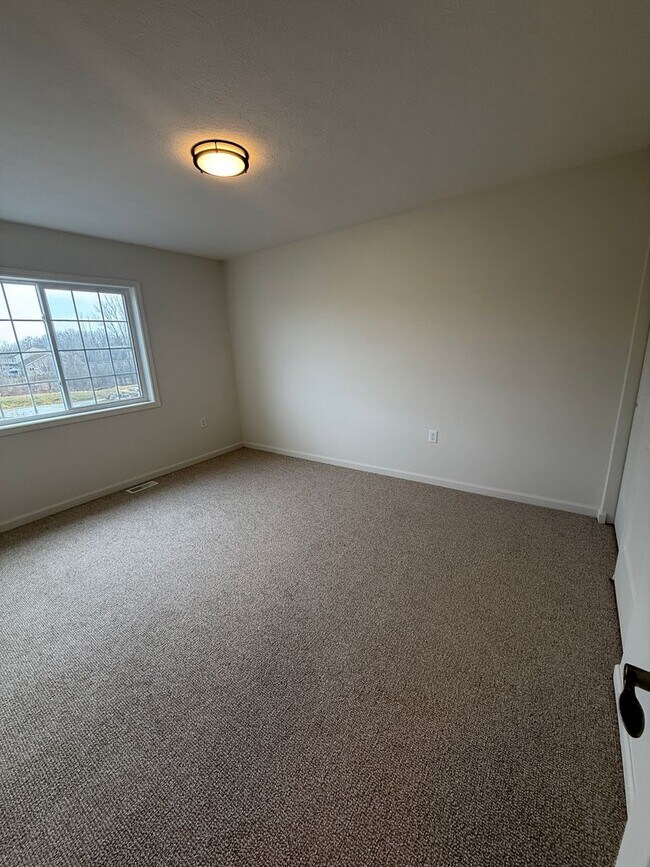 Building Photo - 65 Arthurian Way