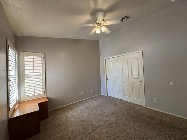 Building Photo - Beautiful 4 bedroom home in the neighborhood of Canyon De Flores!
