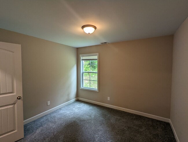 Building Photo - 3B/2BA With 2 car garage, Large Bonus Room...