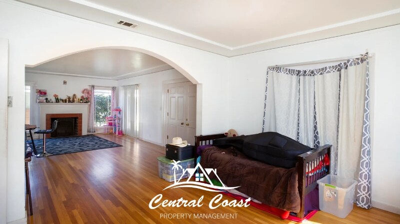 Building Photo - 0 E Cook St