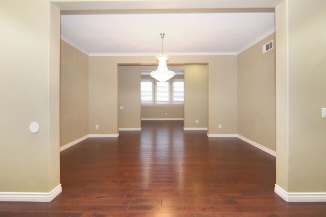 Building Photo - 1212 Lavendar Way
